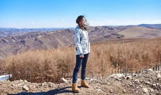 形容爬山的心情短语 形容爬山的心情短语成语