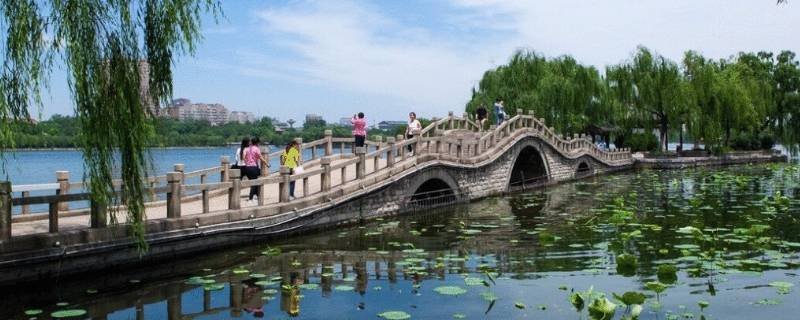 大明湖畔在哪里个城市 大明湖畔位于哪个城市?
